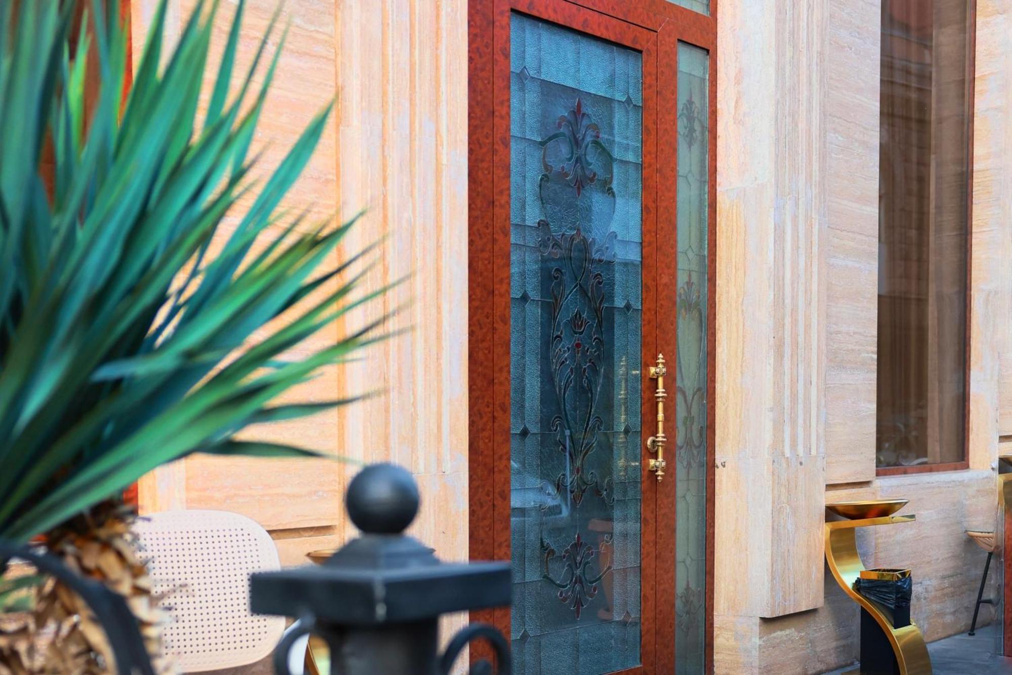 Royal Renaissance Hotel Yerevan Exterior photo