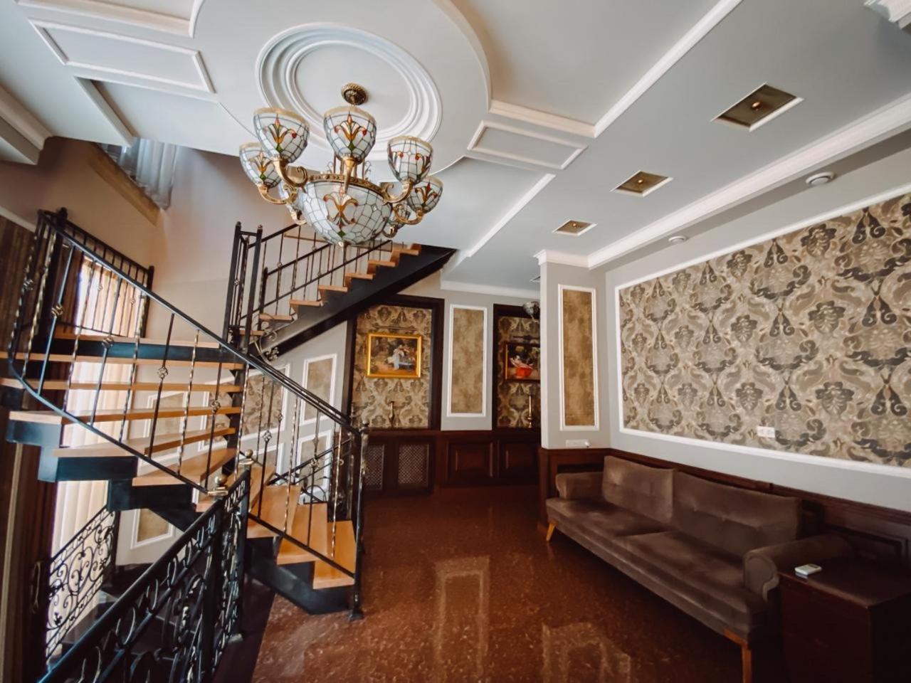 Royal Renaissance Hotel Yerevan Exterior photo