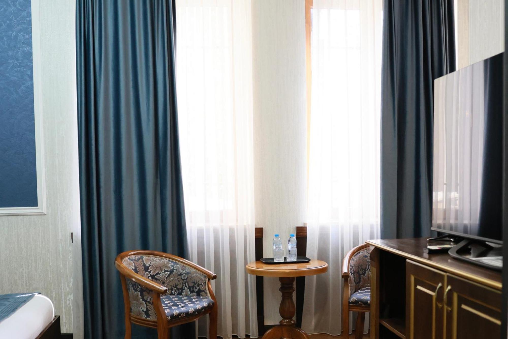 Royal Renaissance Hotel Yerevan Exterior photo