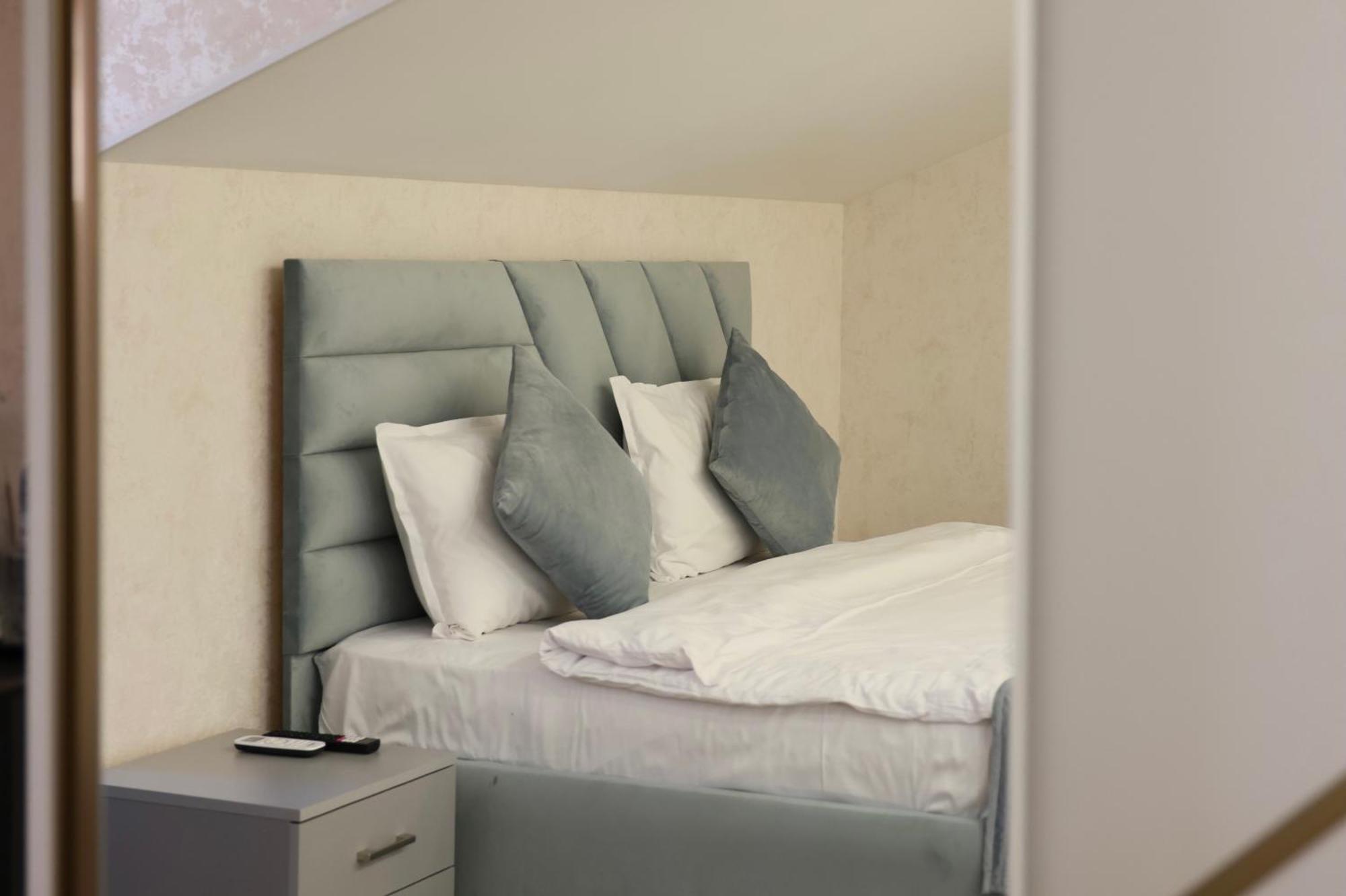Royal Renaissance Hotel Yerevan Room photo
