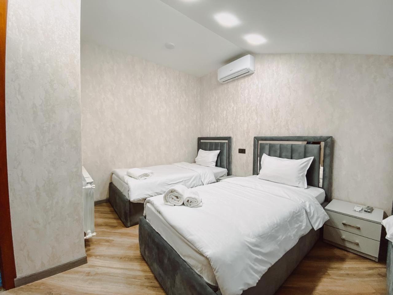 Royal Renaissance Hotel Yerevan Room photo