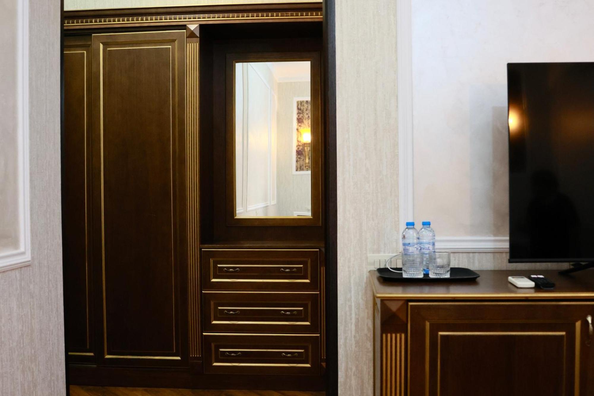 Royal Renaissance Hotel Yerevan Room photo