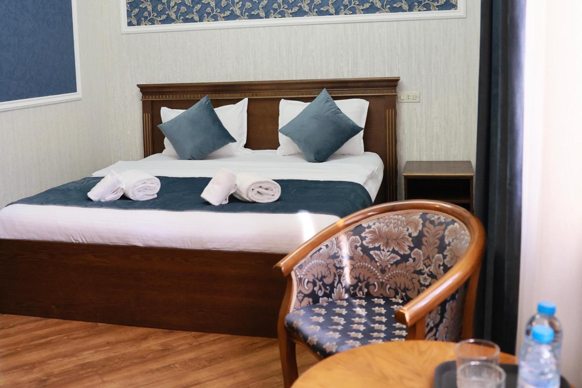 Royal Renaissance Hotel Yerevan Room photo