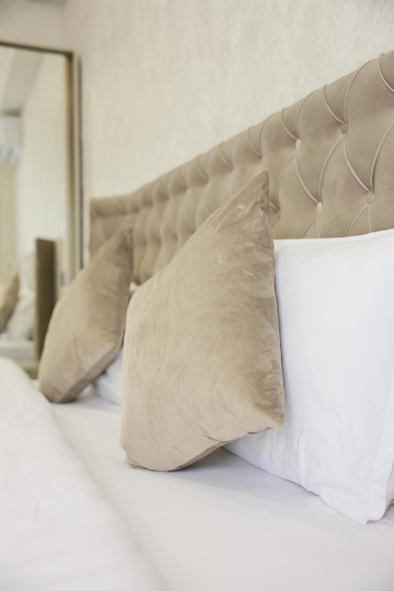 Royal Renaissance Hotel Yerevan Room photo