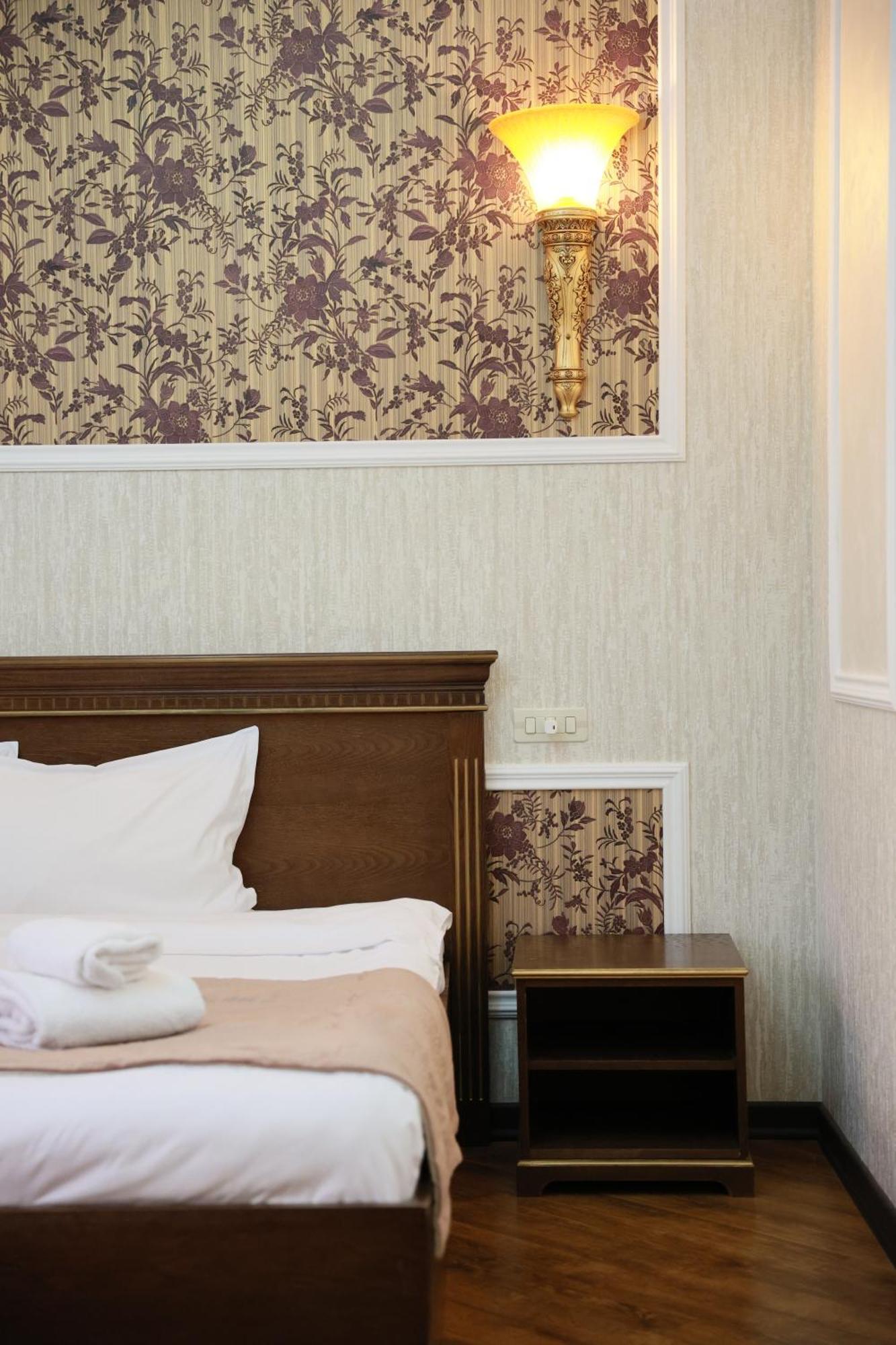 Royal Renaissance Hotel Yerevan Room photo