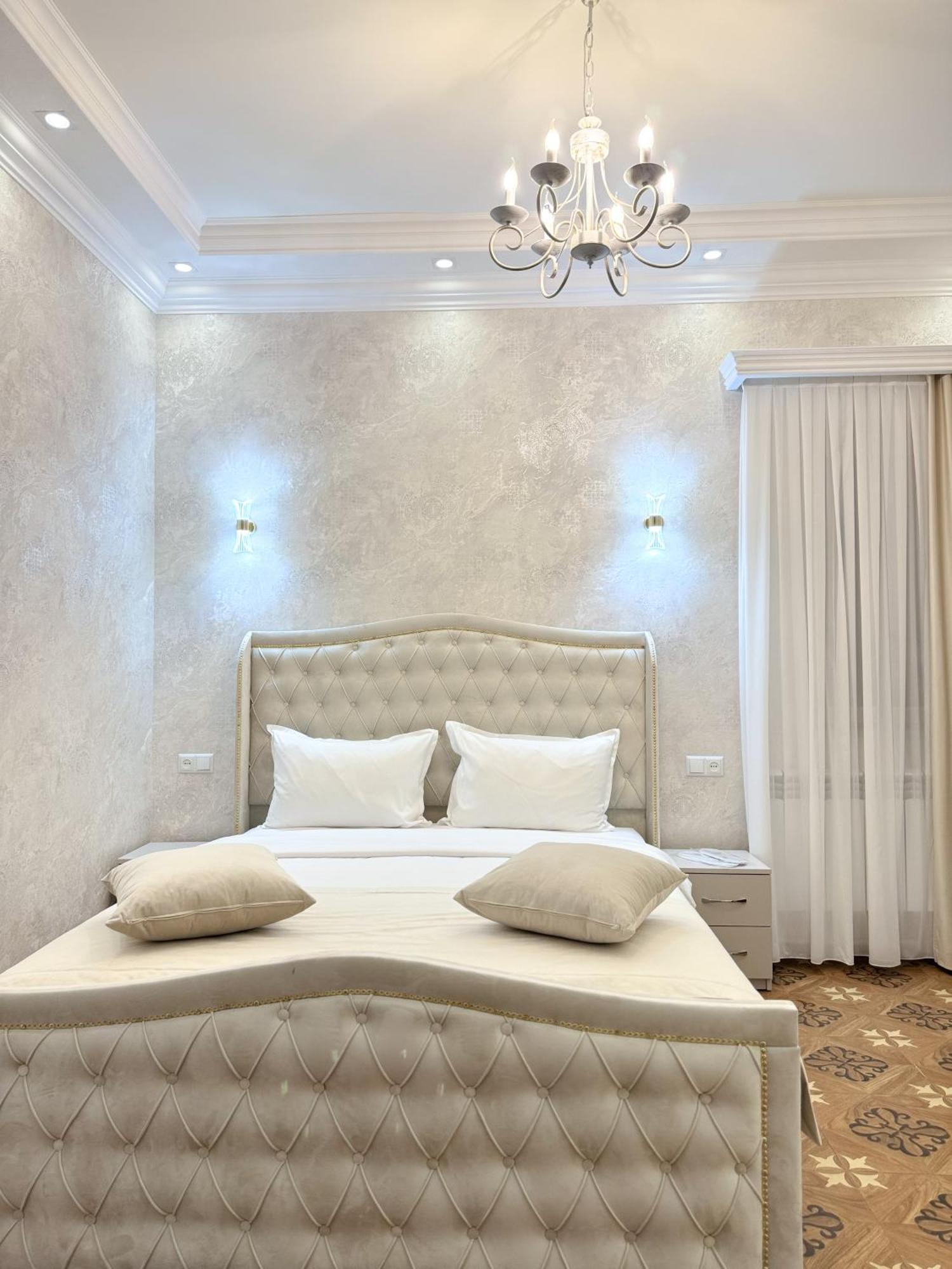 Royal Renaissance Hotel Yerevan Exterior photo