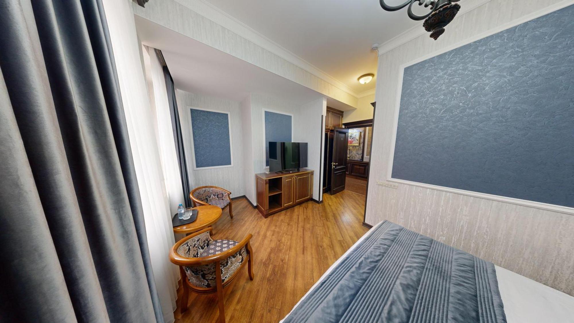 Royal Renaissance Hotel Yerevan Room photo