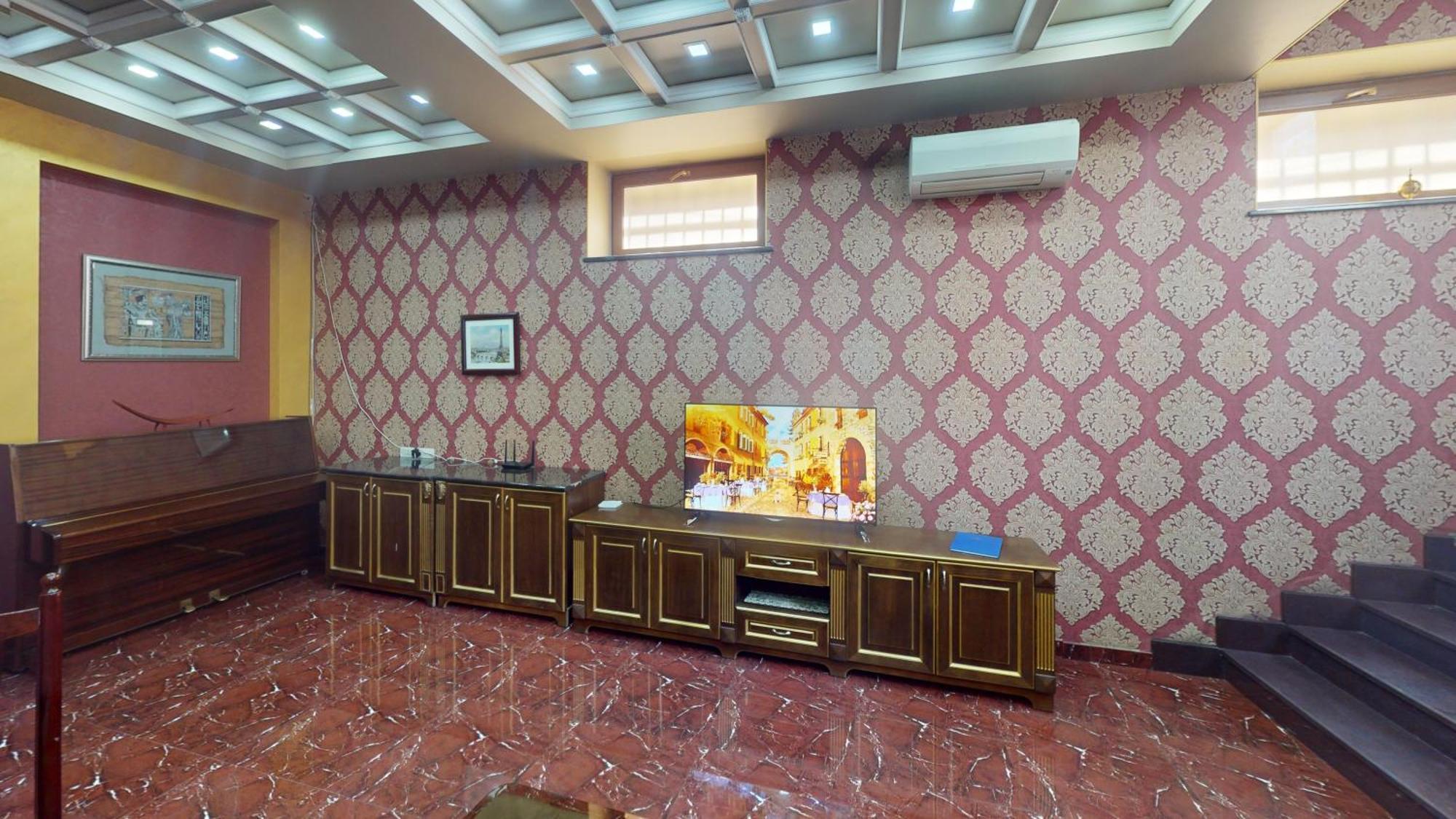 Royal Renaissance Hotel Yerevan Exterior photo