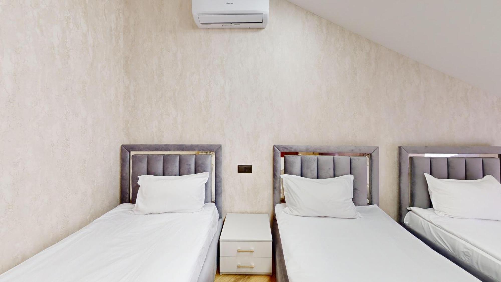 Royal Renaissance Hotel Yerevan Exterior photo